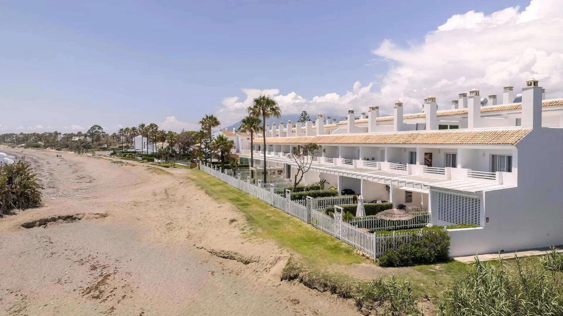 Holiday home Casa Adosada En Primera Linea De Playa Estepona