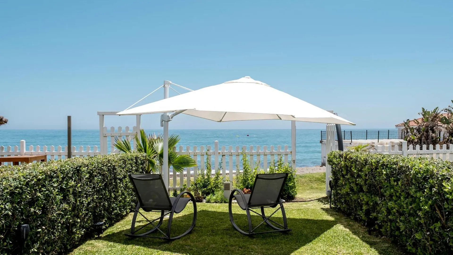 Casa Adosada En Primera Linea De Playa, 에스테포나 0*,  스페인