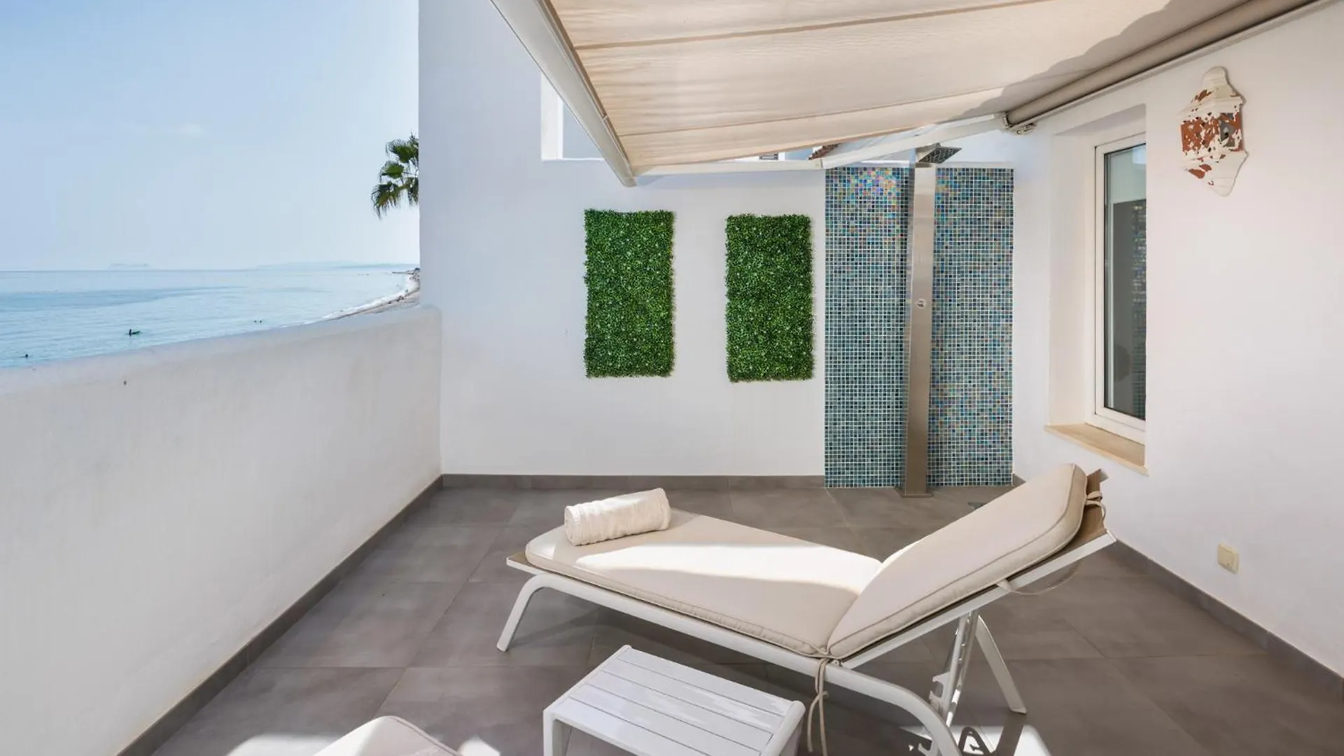 Casa Adosada En Primera Linea De Playa, 에스테포나 0*,  스페인