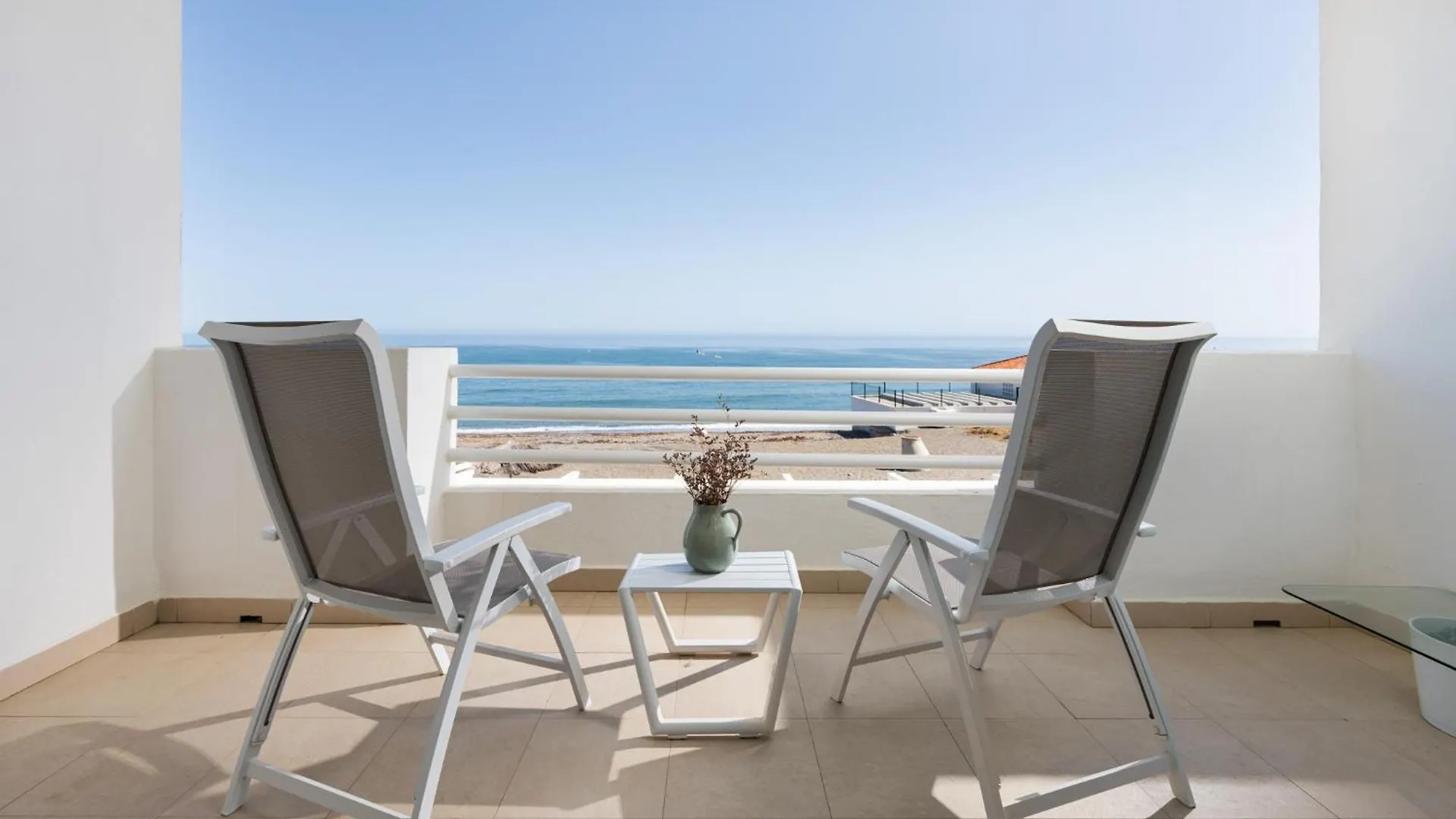 Casa Adosada En Primera Linea De Playa, 에스테포나