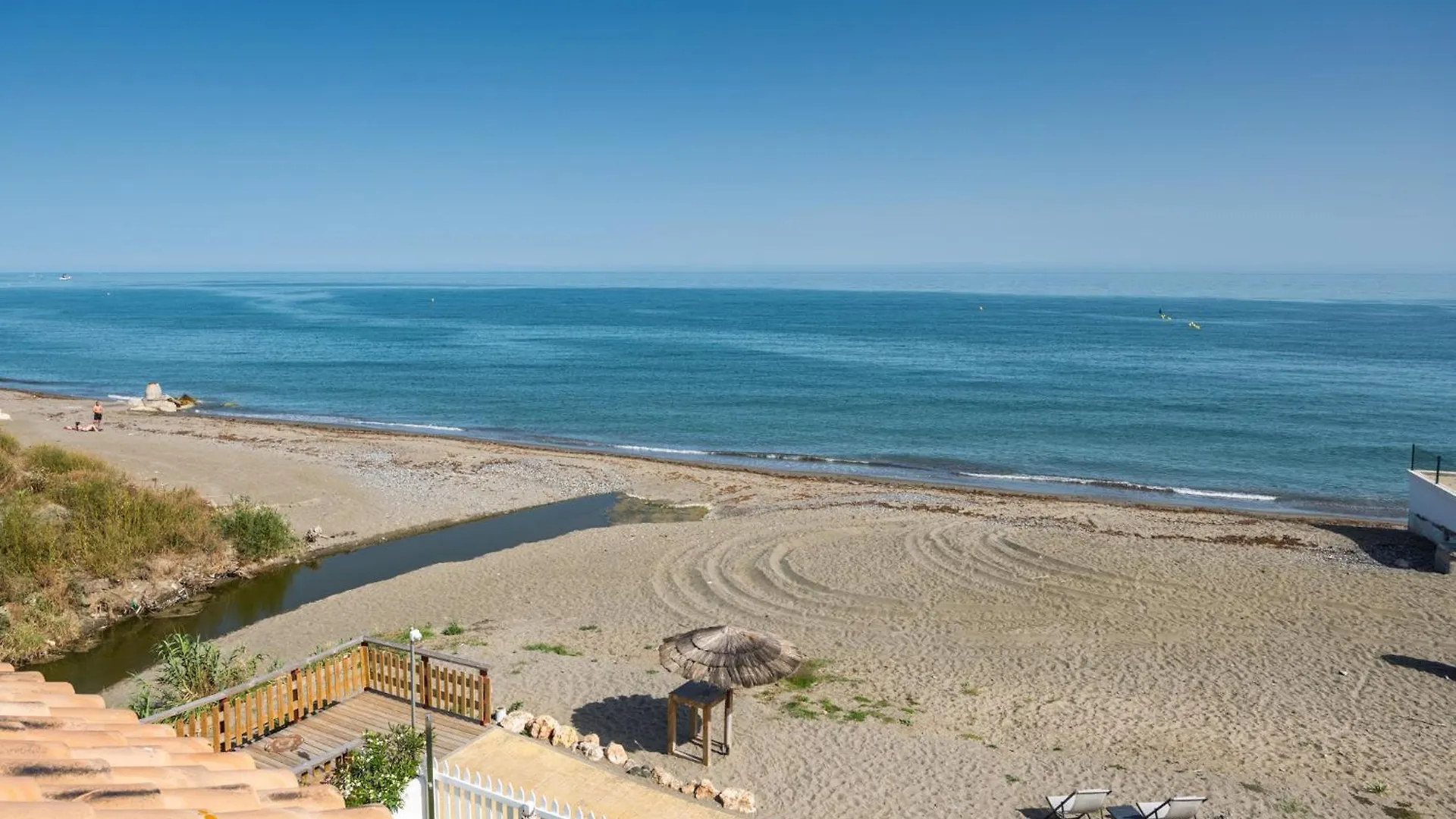 Casa Adosada En Primera Linea De Playa, Estepona 0*,